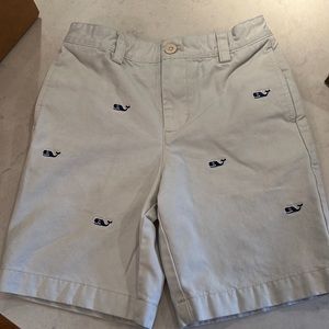 Boys Vineyard Vines whale shorts size 6